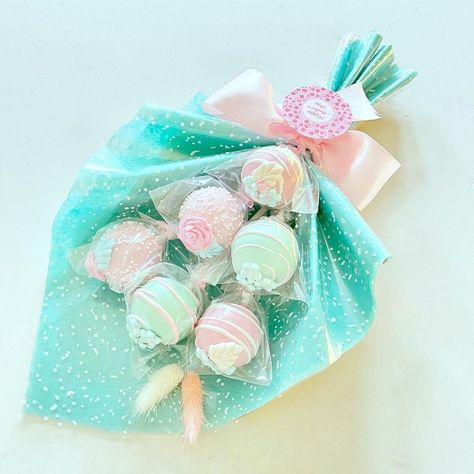 Cake Pop Bouquet, Easter Cake Pops, Mothers Day Desserts, Cake Pop Designs, Free Range Eggs, Food Bouquet, Chocolate Cake Pops, Cake Pop Decorating, Edible Bouquets