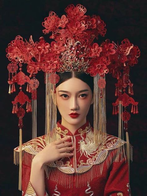 Traditional Chinese Headpiece, Asian Headpiece, Traditional Headpiece, Headpiece Ideas, Head Peice, Chinese Headdress, Chinese Wedding Photos, Chinese Empress, High Fashion Couture