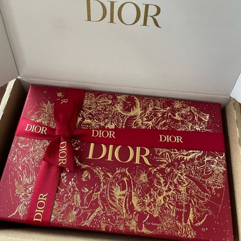 Dior Full Set Gift Box Dior Christmas Packaging, Dior Packaging Boxes, Dior Packaging, Dior Ribbon, Dior Gift Set, Dior Gift, Dior Pouch, Eid Hampers, Carton Design