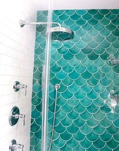 Mermaid Shower Tile, Mermaid Tiles Bathroom, Mermaid Tile Shower Ideas, Scale Tile Bathroom, Fish Scale Bathroom, Bathroom Tile Mosaic, Beach Inspired Bathroom, Fish Scale Tile Bathroom, Beach House Bathroom Ideas