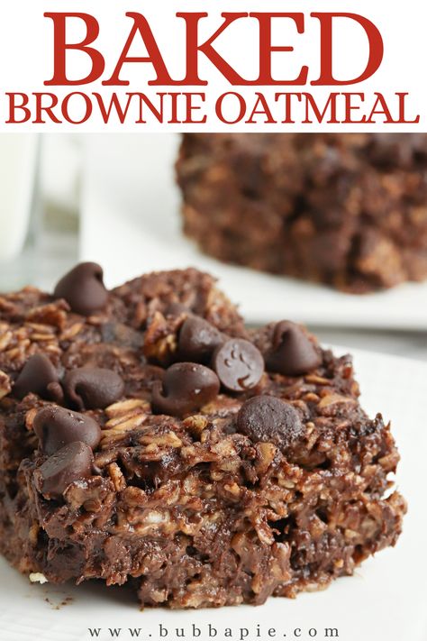 This Baked Brownie Oatmeal is an easy, delicious and nutritious breakfast for any morning of the week. With simple, wholesome ingredients and a few minutes to prepare, it's the perfect way to start your day! Brownie Oatmeal Bake, Oatmeal Breakfast Brownies, Baked Brownie Oatmeal, Brownie Oatmeal, Brownie Baked Oatmeal, Breakfast Brownies, Healthy Oatmeal Breakfast, Protein Brownies, Easy Oatmeal