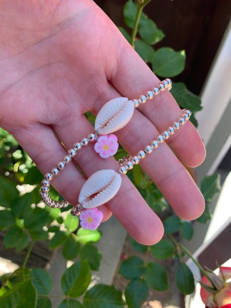 Jewelry Cowrie Shell Flower, Drawstring Bracelets, Shells Bracelet, Beaded Anklet, Cowrie Shells, Shell Bracelet, Beaded Anklets, Clay Flowers, Cowrie Shell