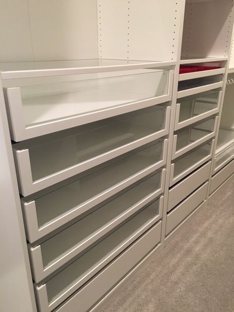 Glass Drawers In Wardrobe, Locker Designs, Bedroom Seating Area, Full Bathroom Remodel, Closet Design Layout, Minimalist Closet, Luxury Closets Design, Wardrobe Interior Design, Closet Layout