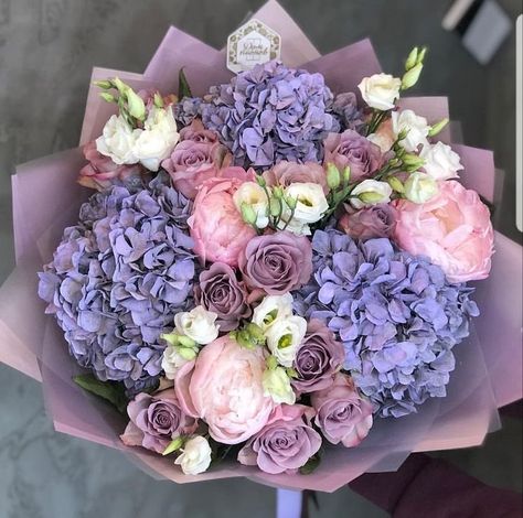 Flowers 🌺 on Twitter: "… " Birthday Flowers Bouquet, Luxury Flower Bouquets, Flower Bouquet Diy, Boquette Flowers, Flowers Bouquet Gift, Flower Therapy, Beautiful Bouquet Of Flowers, Beautiful Flower Arrangements, Luxury Flowers