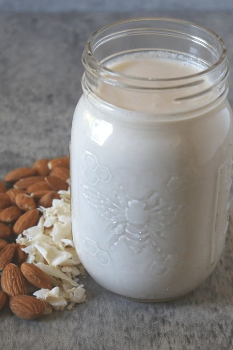 Learn how to make almond coconut milk, a delicious non-dairy milk combo made with natures most popular milk substitutes! Coconut Almond Milk Recipes, Vanilla Almond Milk Recipes, Almond Milk Recipes Homemade, Almond Milk Recipe, Make Almond Milk, Strawberry Almond, Turmeric Milk, Coconut Milk Recipes, Homemade Almond Milk