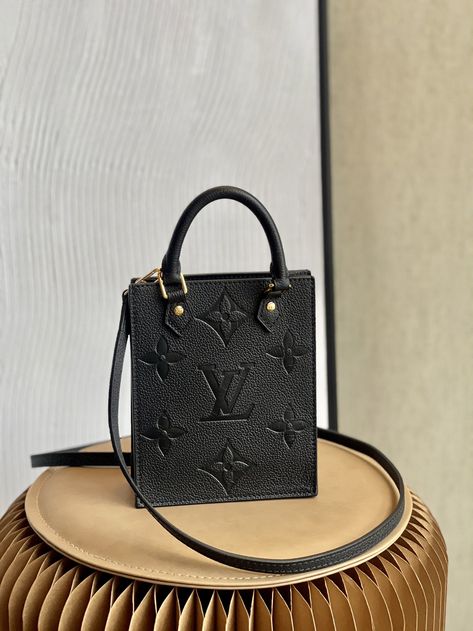 Black Lv Bag, Lv Bags Louis Vuitton Handbags, Louis Vuitton Black Bag, Lv Mini Bag, Lv Virgil Abloh, Louis Vuitton Shopper, Louis Vuitton Mini Bag, Black Louis Vuitton Bag, Louis Vuitton Outfits