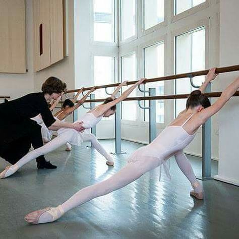 Paris Opera Ballet School, Ballet Stretches, Ballet Technique, Paris Opera Ballet, Ballet Aesthetic, Dance Dreams, Opera Ballet, Ballet Inspiration, Ballet Barre