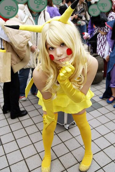 pikachu cosplay I wanna be pikachu too Pikachu Halloween Costume, Pikachu Cosplay, Pikachu Costume, Couple Cosplay, Pokemon Costumes, Asian Cosplay, Pokemon Cosplay, Kawaii Cosplay, Best Cosplay