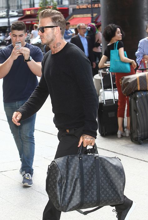 David Beckham Louis Vuitton Keepall Bag Louis Vuitton Mens Tote Bag, Louis Vuitton Holdall, Louis Vuitton Mens Bag, Lv Keepall, David Beckham Style, Mens Bag, Black Louis Vuitton, Outfits Hombre, Louis Vuitton Keepall