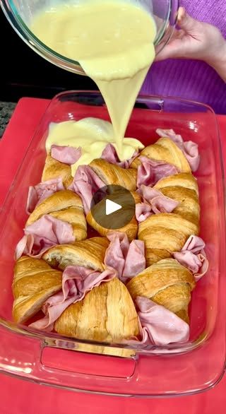 Brunch Croissant, France Breakfast, Breakfast In A Mug, Baked Breakfast Casserole, Christmas Breakfast Recipe, Baked Breakfast Recipes, Honey Ham, Croissant Breakfast, Brunch Casserole