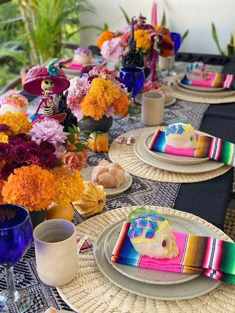 Dia De Los Muertos Wedding Ideas, Dia De Los Muertos Party Ideas, Dia De Los Muertos Decorations Ideas, Mexican Menu, Mexican Themed Weddings, Day Of The Dead Party, Mexican Party Decorations, 32 Birthday, Mexican Dinner