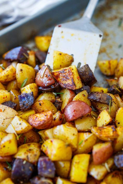 Easy Roasted Breakfast Potatoes | Feasting At Home Roasted Breakfast Potatoes Oven, Easy Breakfast Potatoes, Roasted Breakfast Potatoes, Vegan Frittata, Feasting At Home, Vegan Chorizo, Rosemary Potatoes, Breakfast Vegan, Yummy Healthy Breakfast