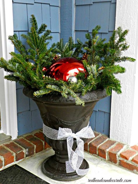 Festive Front Door Planter #Christmas #urns #decorations #decorhomeideas Christmas Porch Arrangements, Urn Christmas Arrangements, Urn Fillers Front Porches, Diy Porch Pots Christmas, Christmas Porch Decorations Front Entry, Christmas Urns Front Porch Diy, Holiday Planters Front Porches, Christmas Pots Outside Front Porches, Christmas Urns Front Porch