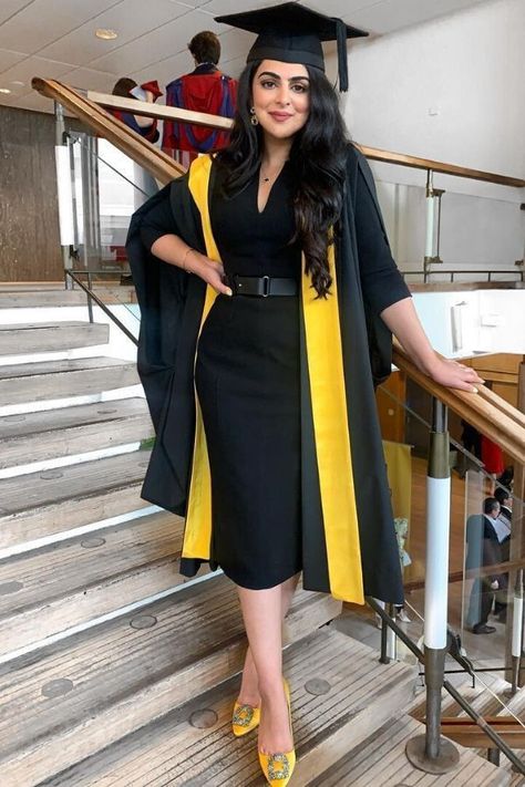 Convocation Dress Graduation, University Graduation Outfit Classy, Convocation Outfit Graduation, Graduation Outfit Ideas Plus Size, University Graduation Dresses, Convocation Outfit, University Graduation Outfit, Graduation Outfit Ideas University, Graduation Ceremony Outfit