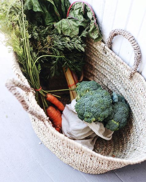 10.5k Followers, 1,150 Following, 542 Posts - See Instagram photos and videos from Dans le sac (@dans_le_sac) Farmers Market Ideas, Farmers Market Aesthetic, Market Aesthetic, Eco Life, Reusable Produce Bags, Market Ideas, Grocery Haul, Low Waste, Waste Free