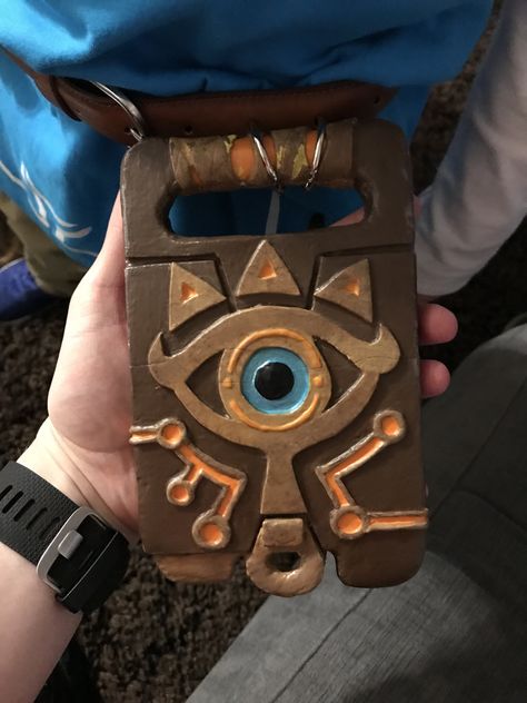 DIY Sheikah Slate from Legend of Zelda BOTW Breath of the Wild Zelda Diy, Sheikah Slate, Zelda Costume, Link Costume, Zelda Birthday, Link Cosplay, Botw Zelda, Zelda Cosplay, Diy Templates