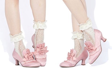 Victorian Shoes, Classic Lolita, Estilo Real, Cute Shoes Heels, Princess Core, Fancy Shoes, Aesthetic Shoes, Clothing Hacks, Pretty Shoes