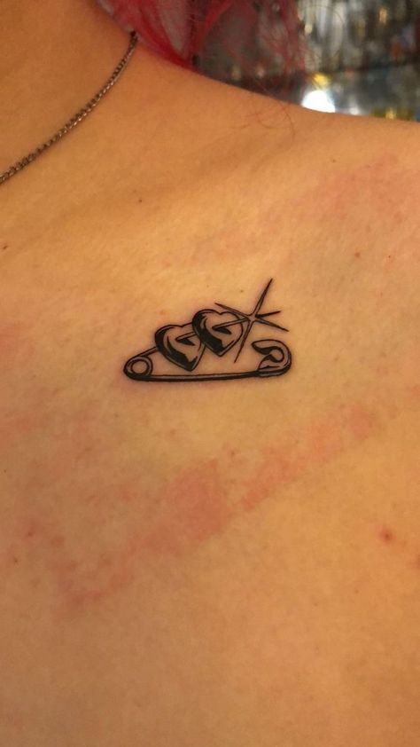 Grunge Tiny Tattoos, Cute And Funky Tattoos, Spicy Tattoo Ideas, Grunge Tatoos, Scooby Doo Tattoo, H Tattoo, Nice Tattoos, Edgy Woman, Grunge Tattoo