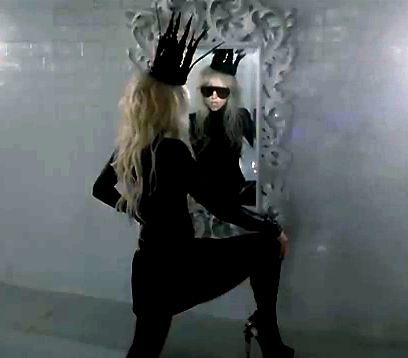 Lady Gaga bad romance video (2011) Lady Gaga Bad Romance, Lady Gaga Music Videos, Lady Gaga Halloween, Lady Gaga Halloween Costume, Lady Gaga Costume, Bad Romance Lady Gaga, Lady Gaga Outfits, Lady Gaga The Fame, The Fame Monster