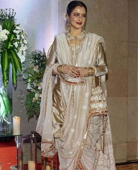 Rekha Ji, Rekha Actress, Party Clothes, Wedding Outfit, Party Outfit, Diva, Spa, Saree, Actresses