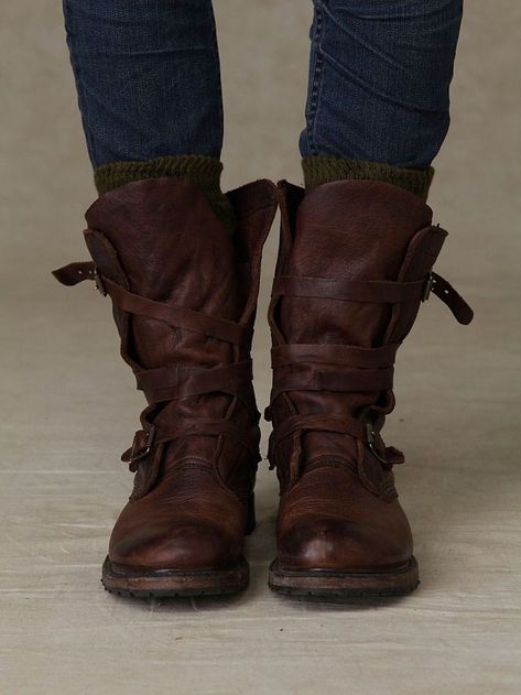 Style Casual Chic, Wrap Boots, Chunky Heel Shoes, Free People Clothing Boutique, Buckle Boots, Motorcycle Boots, Boots Fall, Vintage Casual, Crazy Shoes