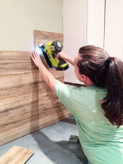 Laminate Flooring Backsplash, that looks like wood! The backsplash is REALLY easy to clean up since it is wipeable which is MUST when it comes to all backsplashes. And the fact that this is affordable, removable, and looks amazing its like the triple Flooring On Walls, Pallet Walls, Ship Lap, Wood Walls, Plank Walls, Design Exterior, Kitchen Redo, Bedroom Flooring, Ideas Living