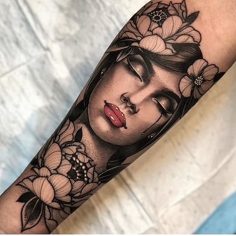 Portrait Tattoo Sleeve, Face Tattoos For Women, Tattoo Diy, Girl Face Tattoo, Tattoo Zeichnungen, Cat Tattoos, Inspiration Tattoos, Disney Tattoo, Tattoo Girls