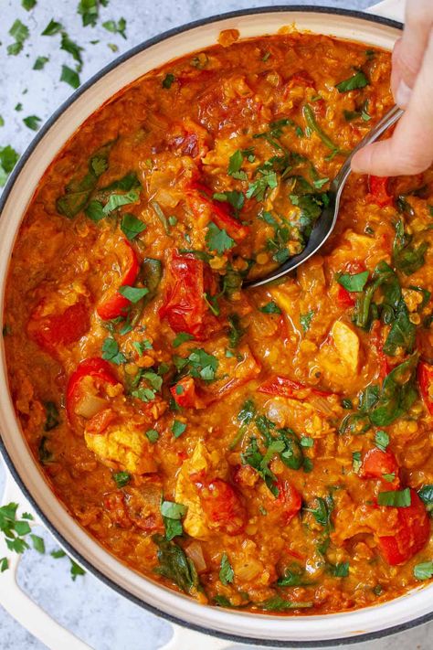 Chicken Lentil Curry, Chicken Curry Crockpot, Healthy Chicken Curry, Chicken Curry Recipes, Lentil Recipes Easy, Red Lentil Recipes, Chicken Curry Recipe Easy, Chicken Lentil, Lentil Curry Recipes