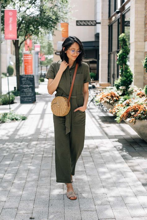 Linen Jumpsuit Outfit, Olive Jumpsuit, Outfit Inspiration Women, Outfit Options, Fashion And Beauty Tips, Jumpsuit Outfit, Mama Style, Layered Fashion, Green Jumpsuit