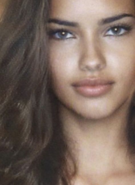 Adriana Lima Face, Jasmin Tookes, Adriana Lima Young, Adriana Lima Style, Alena Shishkova, Smink Inspiration, Doutzen Kroes, Gisele Bündchen, Model Aesthetic