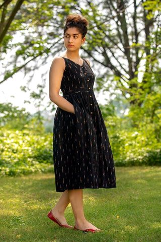 Cotton Frocks For Women, Boho Dress Summer, Ikat Maxi Dress, Indian Fabrics, Cotton Pants Women, Simple Frock Design, Ikkat Dresses, Casual Frocks, Simple Frocks