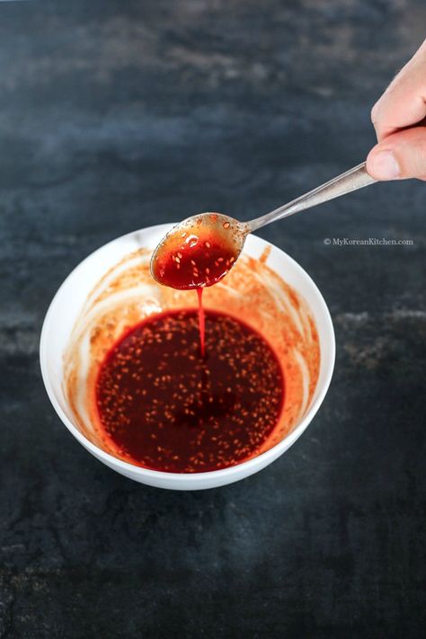 Sweet, tangy and spicy Korean dipping sauce (Cho-Gochujang or Chojang). This is most suitable for (raw or cooked) seafood and blanched broccoli. | MyKoreanKitchen.com Korean Dipping Sauce, Blanched Broccoli, Koreansk Mad, Korean Kitchen, Dip Sauce, Asian Sauce, Korean Cooking, Spicy Korean, Queso Dip