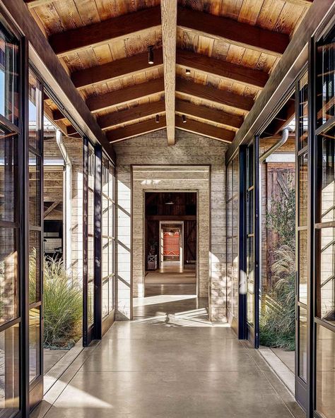 Frames Instagram, Covered Walkways, Lake Flato, Hill Country Homes, Timber Frames, Luxe Interiors, Mountain Home, Architectural Features, Hill Country