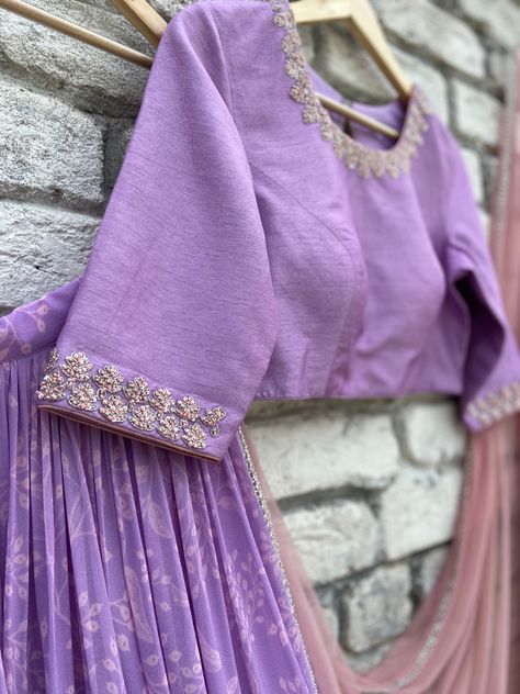 Lavender Lehanga Designs, Benaras Georgette Blouse Designs Latest, Purple Blouse Designs, Onion Pink, Wedding Lehenga Designs, New Saree Blouse Designs, Lavender Blouse, Cutwork Blouse Designs, Blouse Design Images