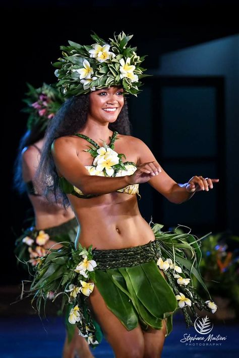 Hawaiian Hula Dance, Hula Dress, Tahitian Costumes, Polynesian People, Polynesian Dance, Tahitian Dance, Hawaiian Woman, Hawaiian Dancers, Hula Dance