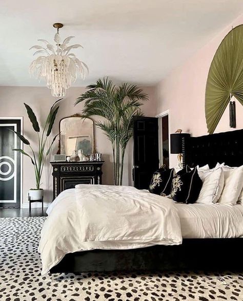 Apartment Art Deco, Renter Friendly Bedroom, Glamorous Bedrooms, Parisian Glam, Apartment Remodel, Glamorous Living, Luxury Bedrooms, Pink Rooms, Style Apartment