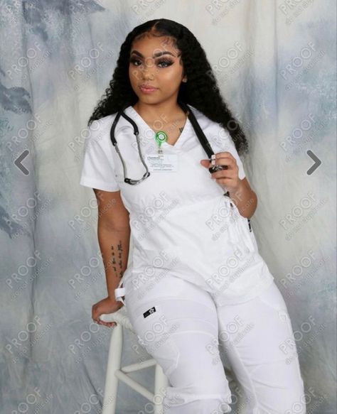 Nursing Photoshoot Ideas, Nursing Photoshoot, Nursing School Graduation Pictures, Nurse Pics, Ceremony Pictures, Nursing School Inspiration, Girl Boss Planner, Nursing Graduation Pictures, Black Nurse