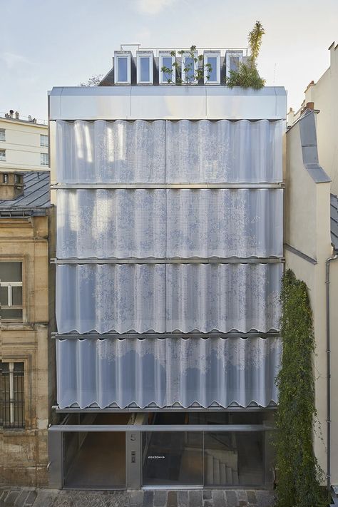 perforated textile façade by inside outside shrouds parisian building Van Inside, Flux Design, Outside Curtains, Facade Material, Student House, Glass And Aluminium, Outdoor Curtains, Facade Architecture, Inside Outside