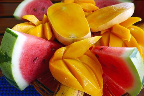 Mango and watermelon fruit platter | Fruits are considered refreshing Filipino dessert, especially after a sumptuous meal. The Philippine mango is known internationally for its sweetness. Tropical Fruit Platter, Mango And Watermelon, Fruits Platter, Philippine Cuisine, Filipino Dessert, Summer Health, Philippines Food, Mango Fruit, Filipino Desserts