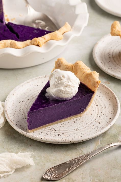 Filipino Baked Goods, Taro Pie Recipe, Ube Pie, Dessert Filipino, Vegan Filipino, Dessert Business, Vegan Sweet Potato Pie, Gf Sweets, Ube Recipes