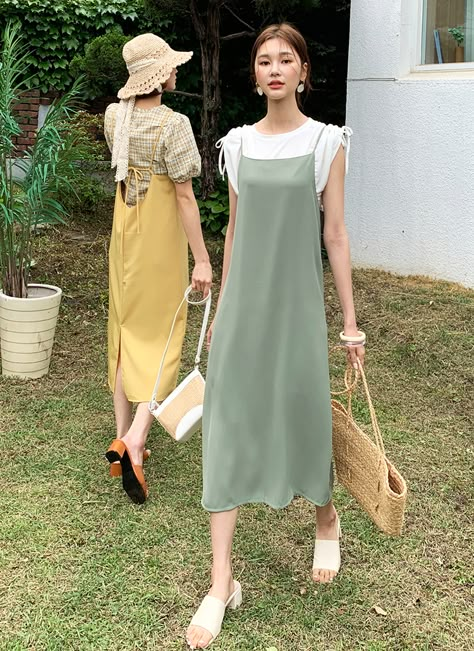 Japanese Summer Fashion 2023, Japanese Fashion Style Women, Japan Fashion Summer Women, Outfit Ideas Japanese Summer, Summer Outfit In Japan Women, Japan Style Outfits Casual Summer, Summer Outfits Tokyo, Japanese Fashion Summer Casual, China Summer Fashion