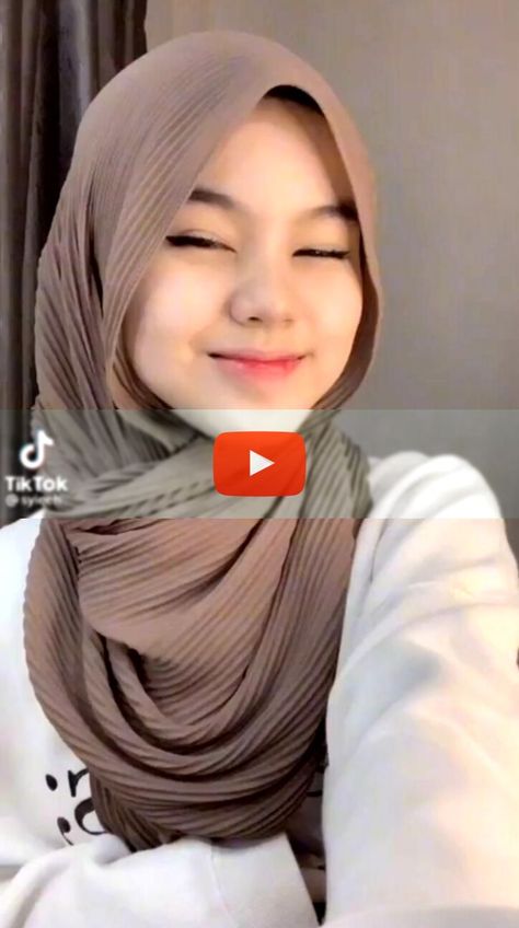 ++Pleated shawl is very stylish pashmina for your outfit hijab casual look everyday. This video will show you tutorial how to wear simple and easy pashmina. Zhaviah sell many hijab...imar...shmina. We ship all over the world. We also offer free shippi.