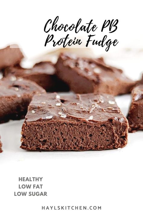 The best low calorie Chocolate Peanut Butter Protein Fudge you will ever have, made with just 5 ingredients. No bake chocolate PB protein fudge uses protein powder and monkfruit for sweetener and is sugar fee and low fat too! High Protein Low Fat Meals, Low Calorie Protein Bars, Protein Powder Baking, Bariatric Snacks, Protein Fudge, Health Dessert Recipes, Chocolate Avocado Mousse, Baking With Protein Powder, No Sugar Desserts