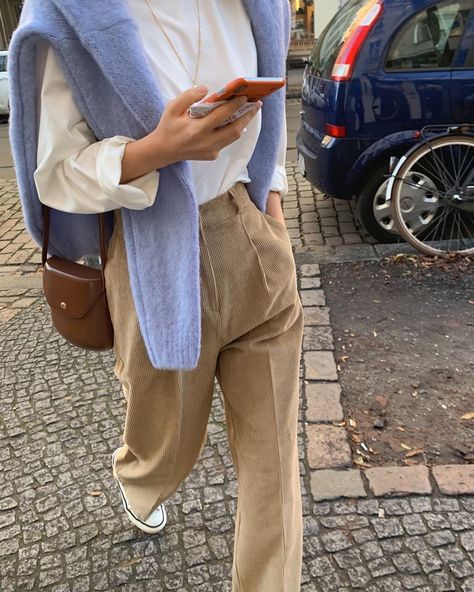 Khaki Courderoy Pants Outfits, Curdoroy Pants Outfit Womens, Cord Trousers Outfit, Corduroy Pants Outfit Winter, Beige Corduroy Pants Outfit, Corduroy Pants Outfit Aesthetic, Corduroy Pants Outfit Women, Camel Trousers Outfit, Camel Pants Outfit