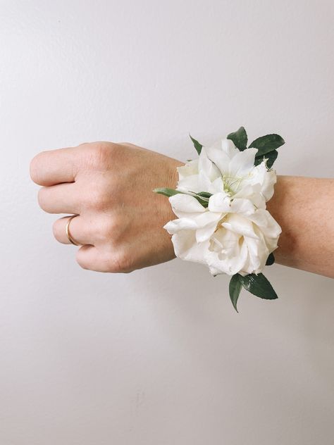 Simple Corsage Prom White, White Wedding Corsages For Mothers, Gardenia Wrist Corsage, Neutral Wrist Corsage, White Corsage And Boutonniere Set, Small Wedding Corsage, Peony Wrist Corsage, Simple Wedding Corsage, Simple White Corsage