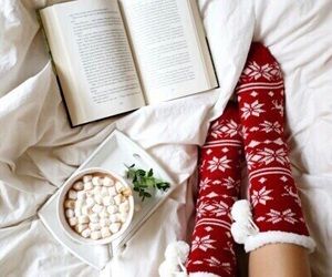 148 images about Movies Night on We Heart It | See more about pink, bed and girly Tumblr Christmas, Sketchbook Ideas Inspiration, Socks Photography, Bookstagram Ideas, Photography Sketchbook, Trendy Photography, Coffee Reading, Christmas Shoot, Black And White Love