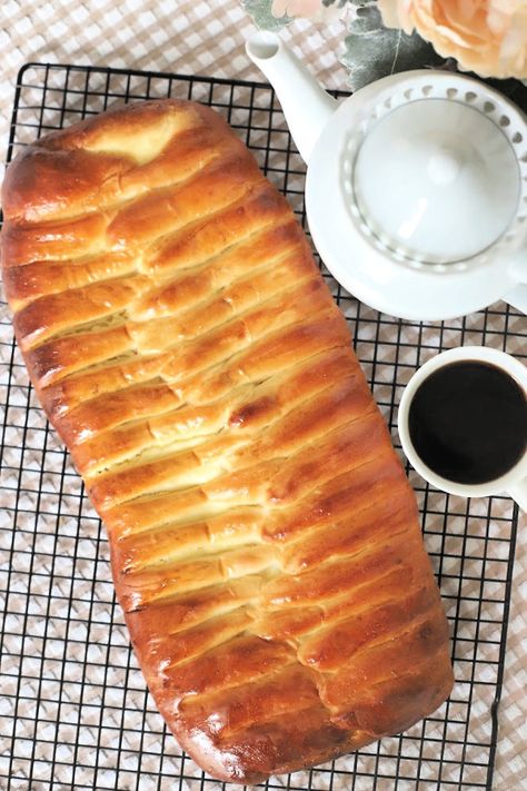 Cream Cheese Bread is a light and fluffy sweet bread with a sweetened cheese filling. Easy recipe for sweet yeast dough and a lovely breakfast Danish treat. Cheese Filled Bread, Sweet Yeast Dough, Breakfast Danish, Grateful Prayer, Cream Cheese Bread, Cheese Bread Recipe, Yeast Dough, Braided Bread, Best Bread Recipe