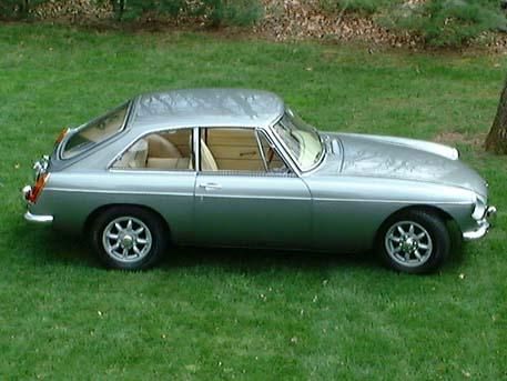 60s Cars, Mgb Gt, Mg Mgb, British Racing Green, Racing Green, Engine Types, Black Paint, Sports Cars, Vintage Cars