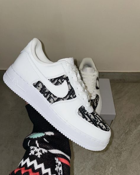 Nike air force 1 x dior custom; nike; dior; nike outfit; outfit inspiration; air force inspiration; custom inspiration; nike dior; af1 inspiration Dior Af1, Dior Nike, Dior Outfit, Nike Air Force 1 Custom, Futuristic Shoes, Nike Outfit, Air Force 1 Custom, Tenis Nike, Custom Nike