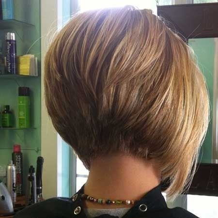 Stacked Bob Hairstyle for Thick Hair Short Haircut Thick Hair, Bob Lung, Stacked Hairstyles, Popular Short Haircuts, Κούρεμα Bob, Inverted Bob Haircuts, Inverted Bob Hairstyles, Stacked Bob Hairstyles, Stacked Bob Haircut